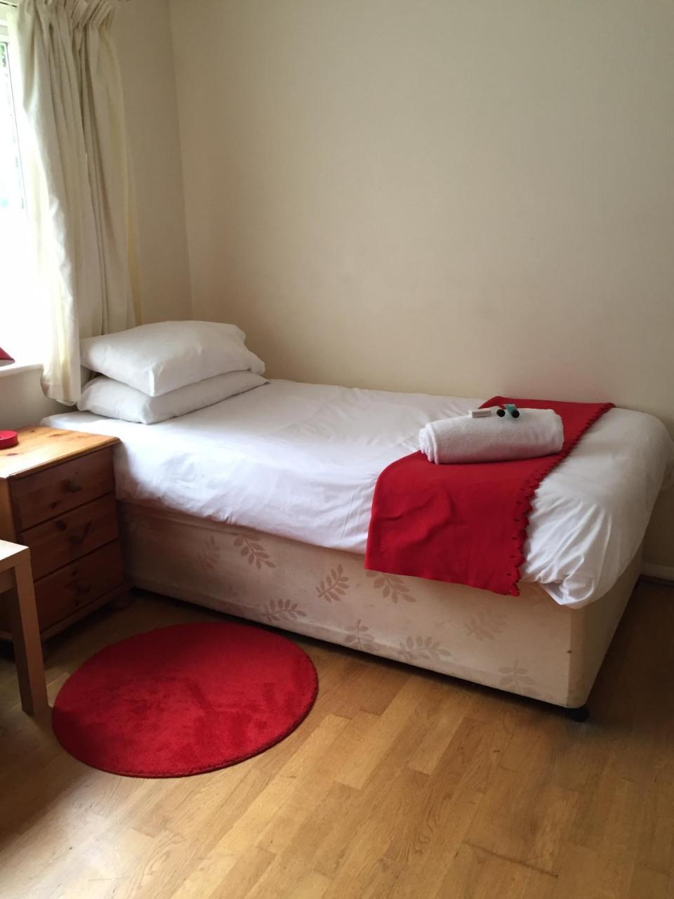 Red Lion Accommodation أبينغدون المظهر الخارجي الصورة