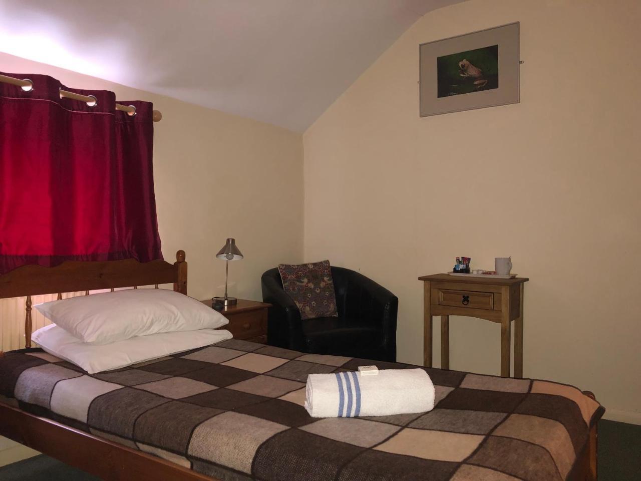 Red Lion Accommodation أبينغدون المظهر الخارجي الصورة